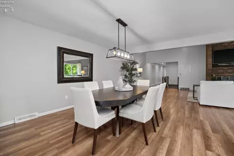 Dining - 3905 Hilltop Dr, Huron, OH 44839 photo 2 of 4