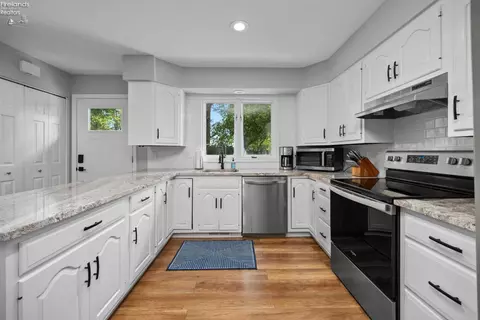 Kitchen - 3905 Hilltop Dr, Huron, OH 44839 photo 4 of 4