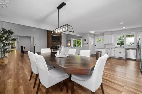 Dining - 3905 Hilltop Dr, Huron, OH 44839 photo 3 of 4