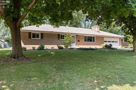 535 E 10th St, Port Clinton, OH 43452
