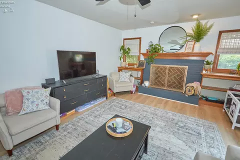 Living - 703 Parkview Ct, Huron, OH 44839 photo 2 of 3
