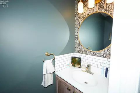 Bath - 703 Parkview Ct, Huron, OH 44839 photo 1 of 3