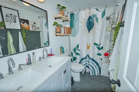 Bath - 703 Parkview Ct, Huron, OH 44839 photo 2 of 3