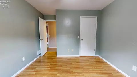 Bedroom - 1005 Tamarack Dr, Willard, OH 44890 photo 2 of 8