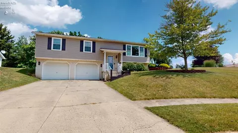 1005 Tamarack Dr, Willard, OH 44890
