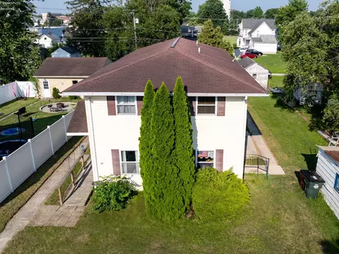 33 Maple St, Tiffin, OH 44883 photo 2