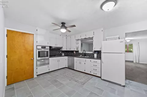 546 Berlin Rd, Huron, OH 44839 photo 5