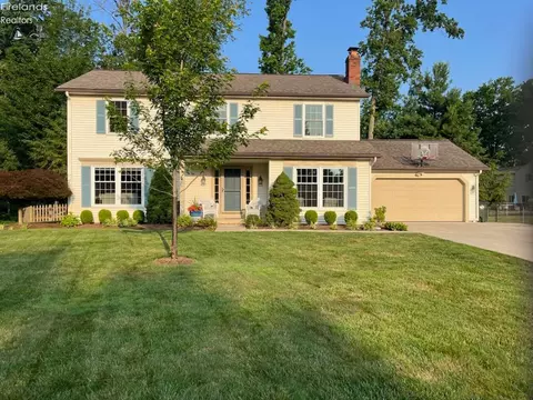 1102 Montclair Cir, Westlake, OH 44145