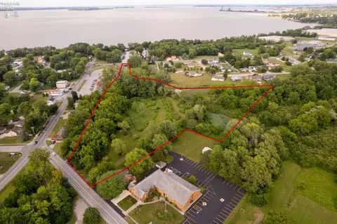 402 Bardshar Rd, Sandusky, OH 44870