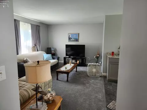 Living - 239 Spring Crst, Marblehead, OH 43440 photo 1 of 2