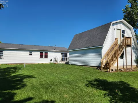 Exterior - 239 Spring Crst, Marblehead, OH 43440 photo 2 of 3