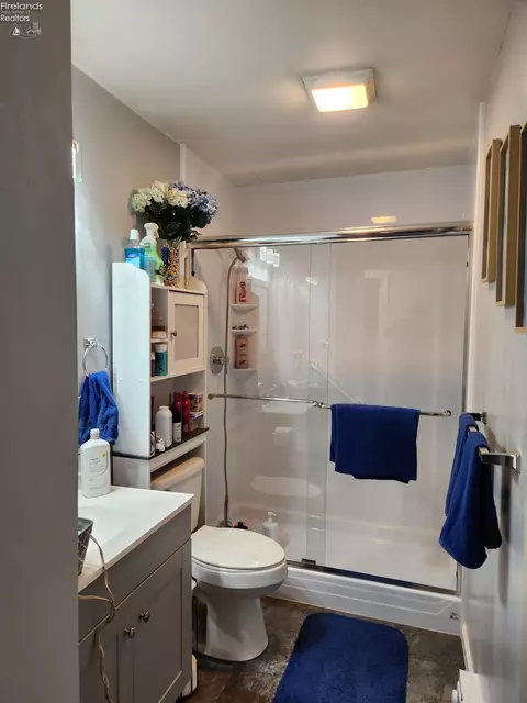 Bath - 239 Spring Crst, Marblehead, OH 43440 photo 1 of 1