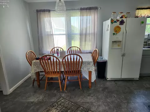 Dining - 239 Spring Crst, Marblehead, OH 43440 photo 1 of 2