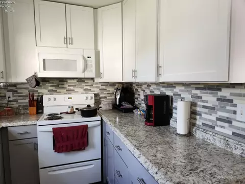 Kitchen - 239 Spring Crst, Marblehead, OH 43440 photo 2 of 2
