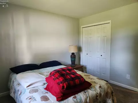 Bedroom - 239 Spring Crst, Marblehead, OH 43440 photo 3 of 3