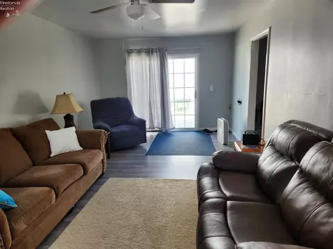 Living - 239 Spring Crst, Marblehead, OH 43440 photo 2 of 2