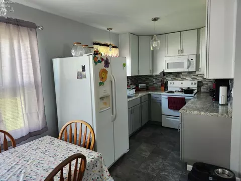 Kitchen - 239 Spring Crst, Marblehead, OH 43440 photo 1 of 2