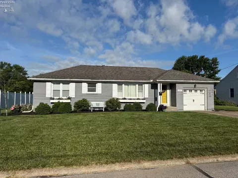 521 Washington Ave, Huron, OH 44839