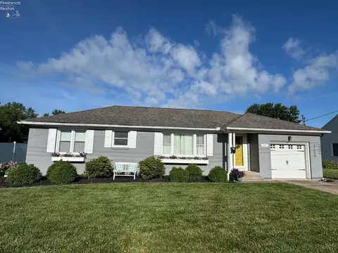 521 Washington Ave, Huron, OH 44839 photo 2