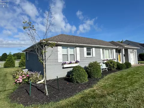 521 Washington Ave, Huron, OH 44839 photo 4
