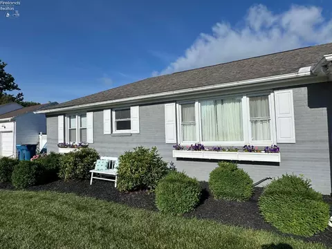521 Washington Ave, Huron, OH 44839 photo 3