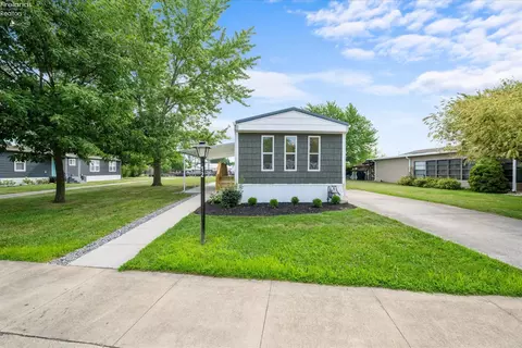 12 E Bass Cir, Marblehead, OH 43440