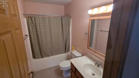 Bath - 3 Wedgewood Dr, Willard, OH 44890 photo 2 of 2