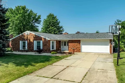 301 Harvest Ln, Oak Harbor, OH 43449