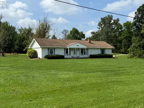 Exterior - 643 Holiday Dr, Willard, OH 44890 photo 2 of 4