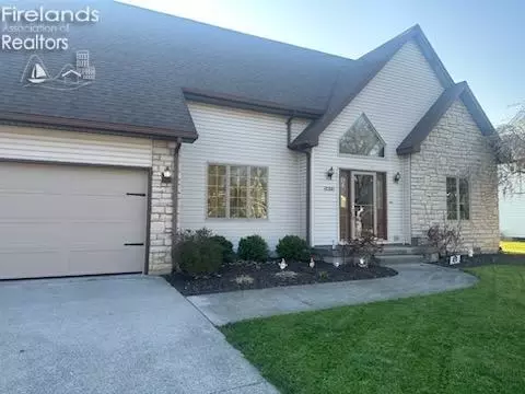1104 Jackson Dr, Port Clinton, OH 43452