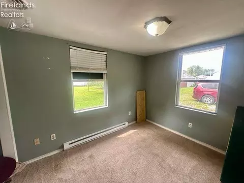 109 Euclid Ave, Bradner, OH 43406 photo 8