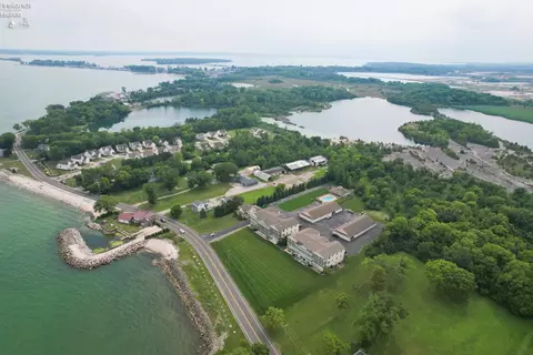 812 E Main St #2D, Marblehead, OH 43440 photo 8