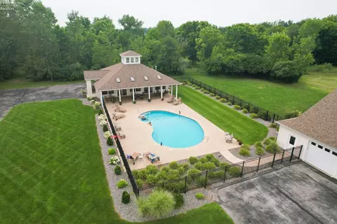 812 E Main St #2D, Marblehead, OH 43440 photo 3