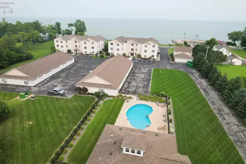 812 E Main St #2D, Marblehead, OH 43440 photo 4