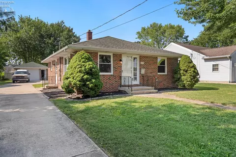 309 E Main St, Oak Harbor, OH 43449 photo 2