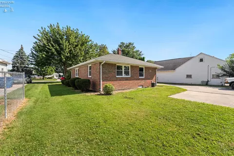 309 E Main St, Oak Harbor, OH 43449 photo 22