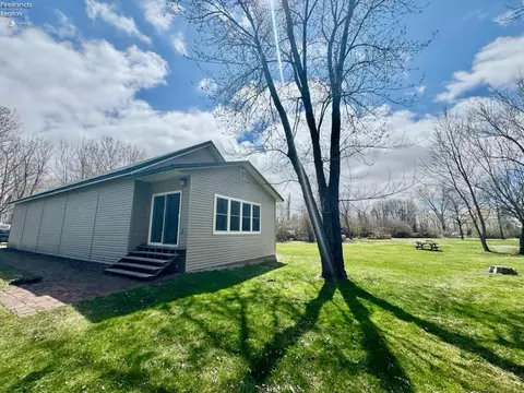 635 S Liz Ln, Port Clinton, OH 43452