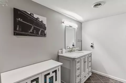 Bath - 588 Lake Shore Dr, Willard, OH 44890 photo 5 of 5