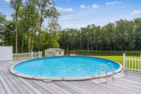 Exterior - 588 Lake Shore Dr, Willard, OH 44890 photo 13 of 14