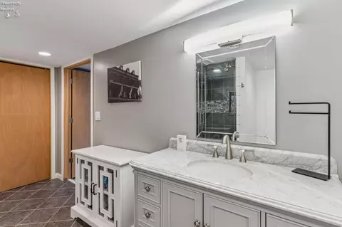 Bath - 588 Lake Shore Dr, Willard, OH 44890 photo 2 of 5