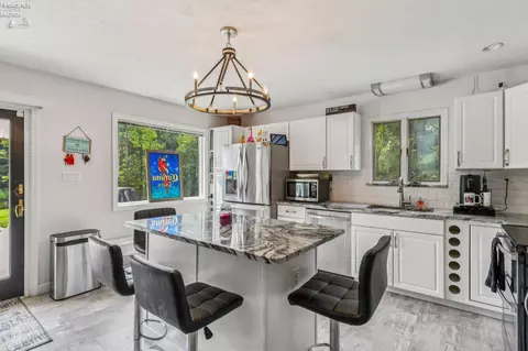 Kitchen - 588 Lake Shore Dr, Willard, OH 44890 photo 4 of 5