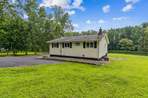 Exterior - 588 Lake Shore Dr, Willard, OH 44890 photo 4 of 14