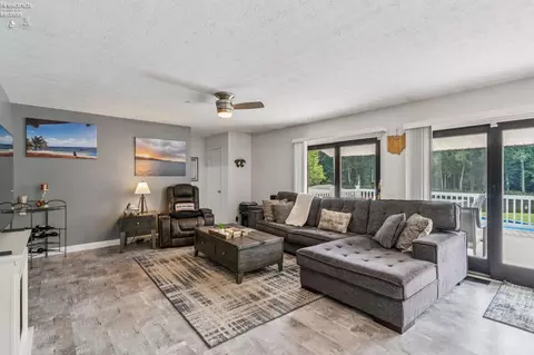 Living - 588 Lake Shore Dr, Willard, OH 44890 photo 4 of 5