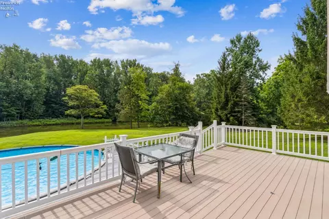 Exterior - 588 Lake Shore Dr, Willard, OH 44890 photo 7 of 14