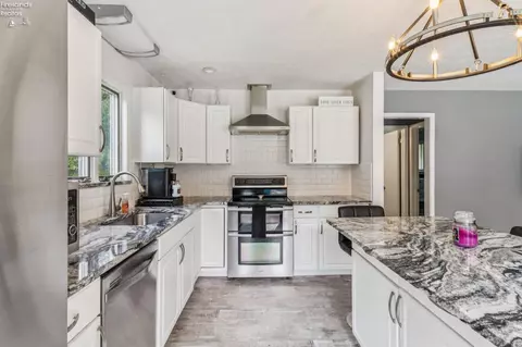 Kitchen - 588 Lake Shore Dr, Willard, OH 44890 photo 1 of 5