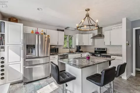 Kitchen - 588 Lake Shore Dr, Willard, OH 44890 photo 5 of 5