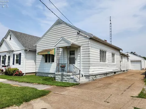 1202 Carr St, Sandusky, OH 44870