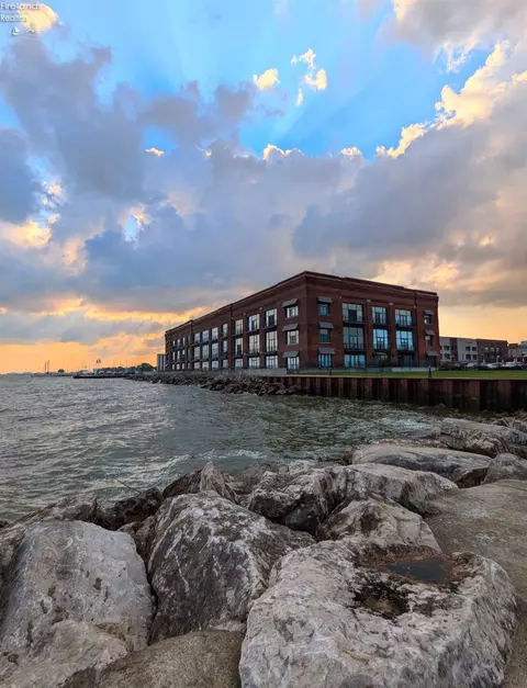 401 W Shoreline Dr #236, Sandusky, OH 44870