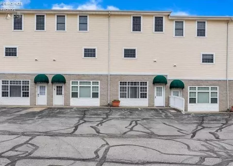 107 Legends Ln, Marblehead, OH 43440