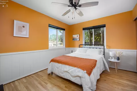 Bedroom - 2911 E Perkins Ave, Sandusky, OH 44870 photo 4 of 9